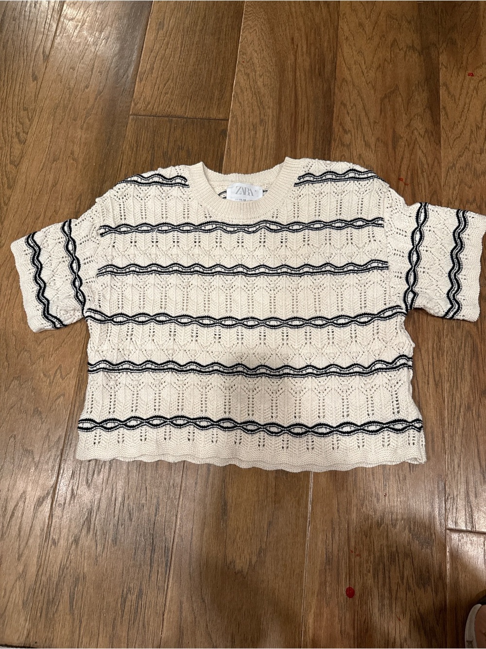 ZARA girl Cream Knit Short-Sleeve Sweater with blackStripe Accents